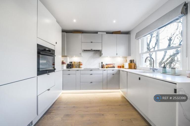 2 bedroom flat in Fulham Road, London, SW6 (2 bed) (#2532399)