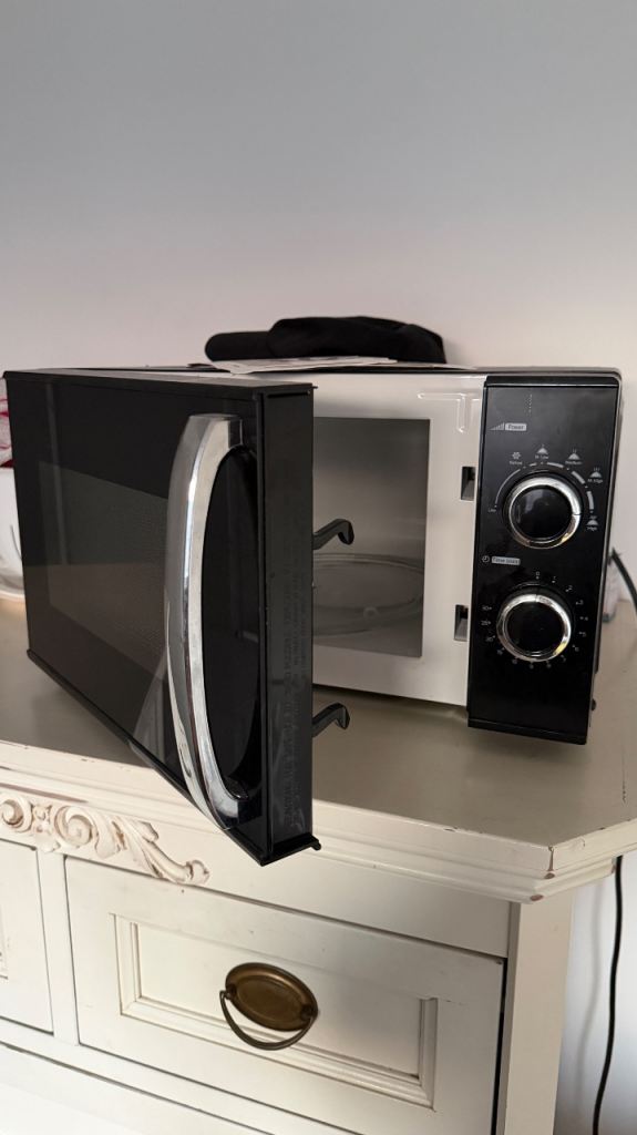 Dunelm 20L 700W manual microwave