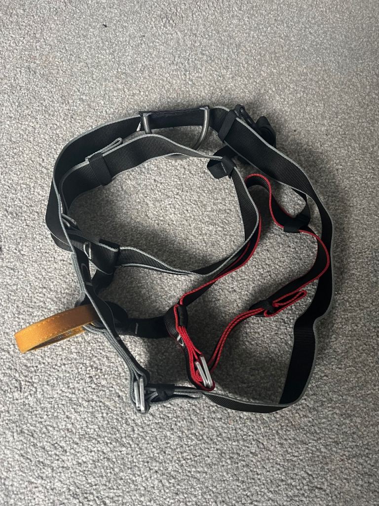 DMM climbing harness adjustable size 