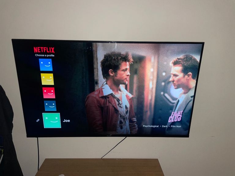 Smart TV 60”, Wall Bracket