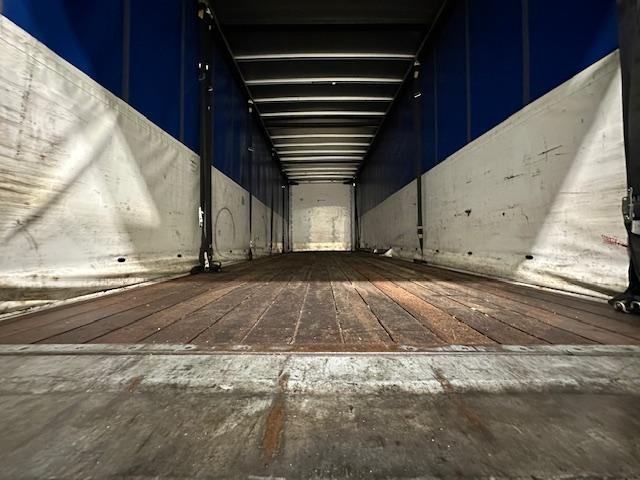 Mercedes Actros 2535 6x2 Sleeper Cab Curtainsider  