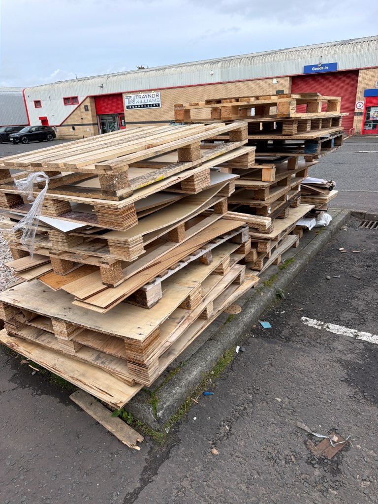 Free wooden pallets/scrap wood for Sale in Southside, Glasgow | Gumtree