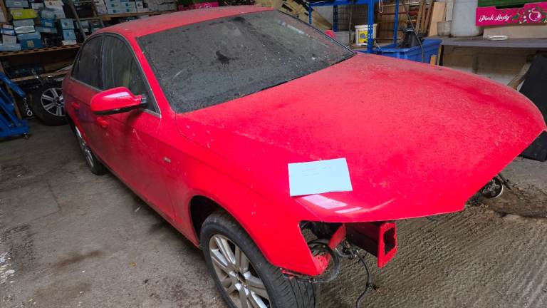Audi a4 b8 2009 1.8 tfsi breaking for parts 