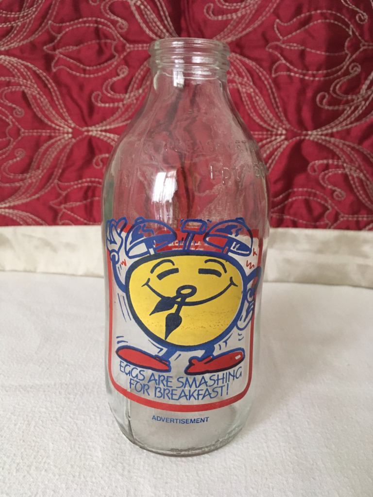 EGGS ARE SMASHING FOR BREAKFAST Unigate Advertising Milk Bottle