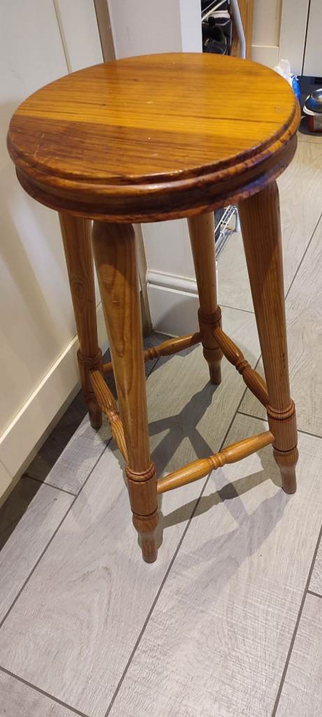 Wooden Bar Stool – Good Condition