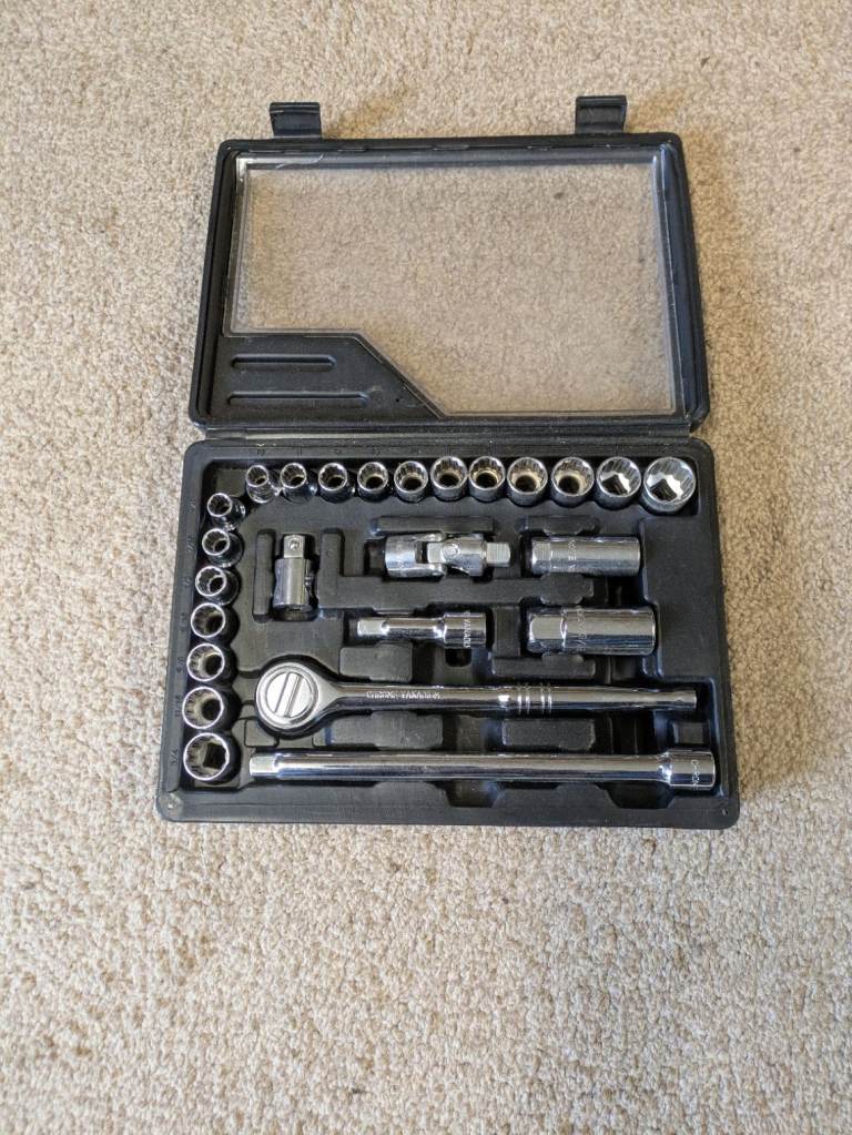 25 Piece socket set