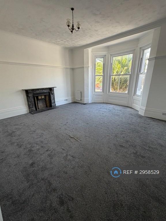 2 bedroom flat in Holmesdale Gardens, Hastings, TN34 (2 bed) (#2958529)