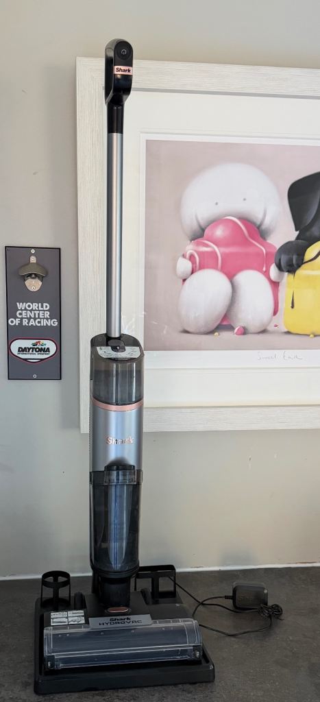 Shark aqua vac hoover and wash floors 