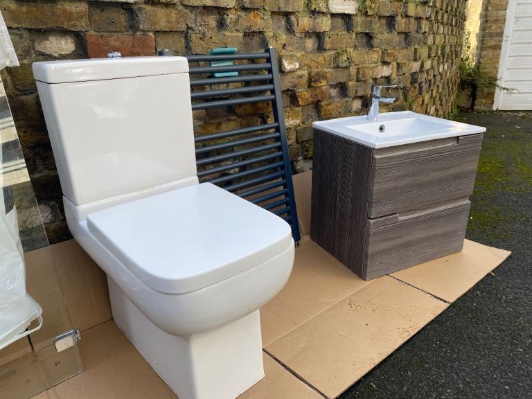 Bathroom Furniture / Suite