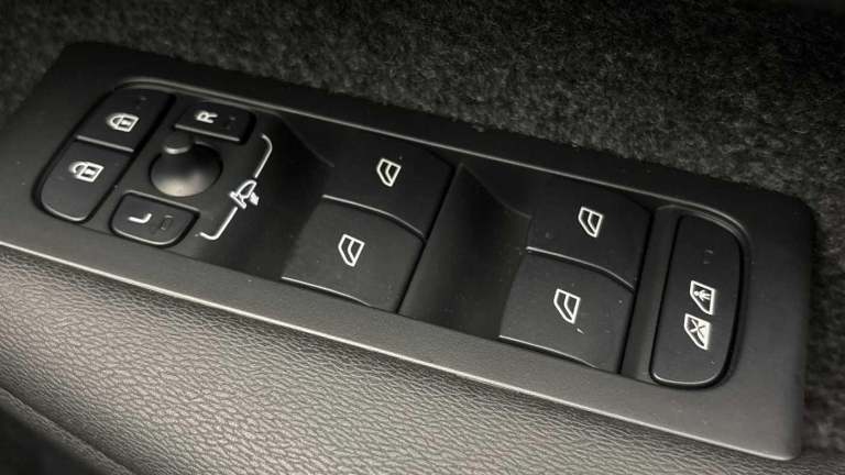 2025 Volvo EC40 Single Motor Extended Range 78kWh Plus SUV 5dr Electric Auto (252 ps) ESTATE Elec...