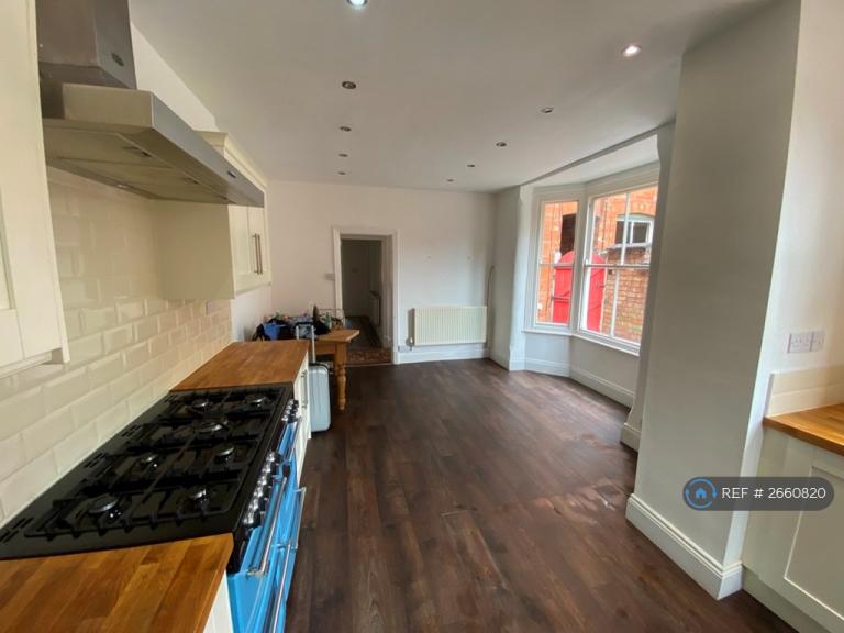 6 bedroom house in Daneshill Road, Leicester, LE3 (6 bed) (#2660820)