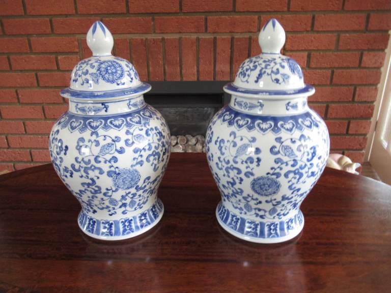 A pair of blue and white Chinese style vases