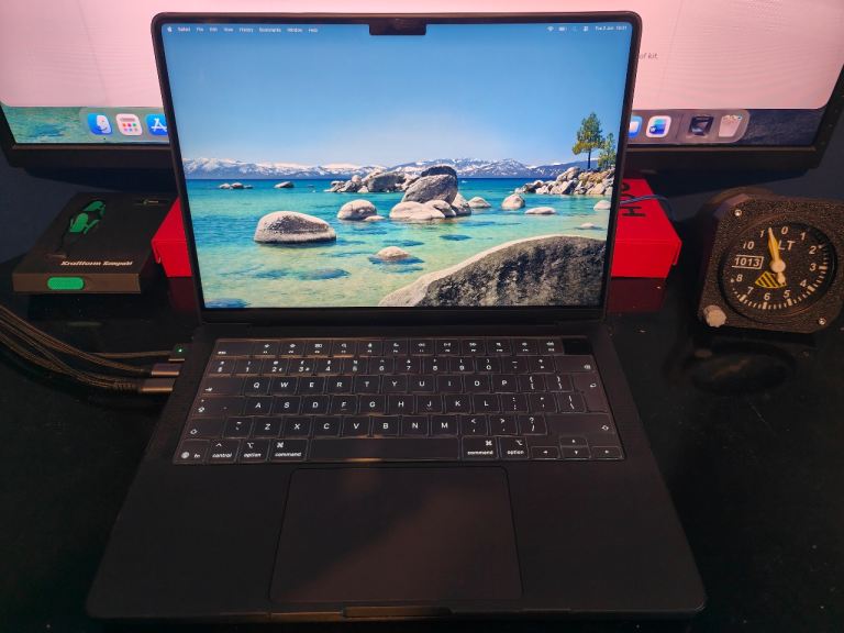 AS New but opened Apple Macbook Pro 14 M5 PRO 24GB 1TB Space Black £1,500