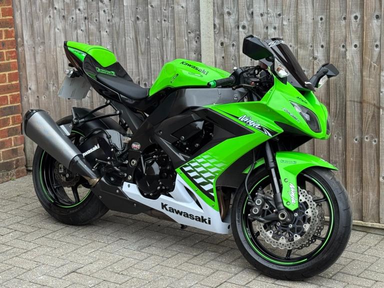 KAWASAKI NINJA ZX10R ANNIVERSARY EDITION 2011 (11) SUPER SPORT + 8,500 MILES 