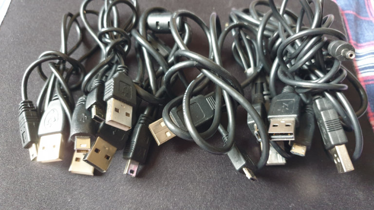 USB CHARGER CABELS FOR MOBILE PHONES,MP3 PLAYERS OTHER DEVICES THIN, AND THICK PLUGS