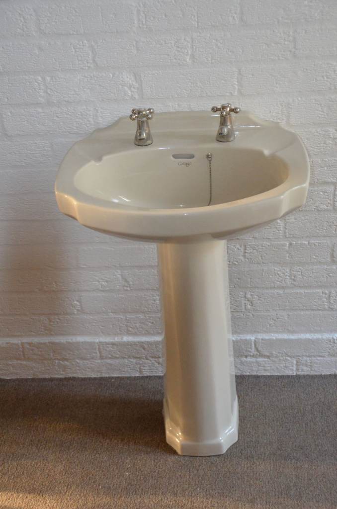 Armitage Shanks 'COTTAGE' Basin and Toilet/w/c suite.