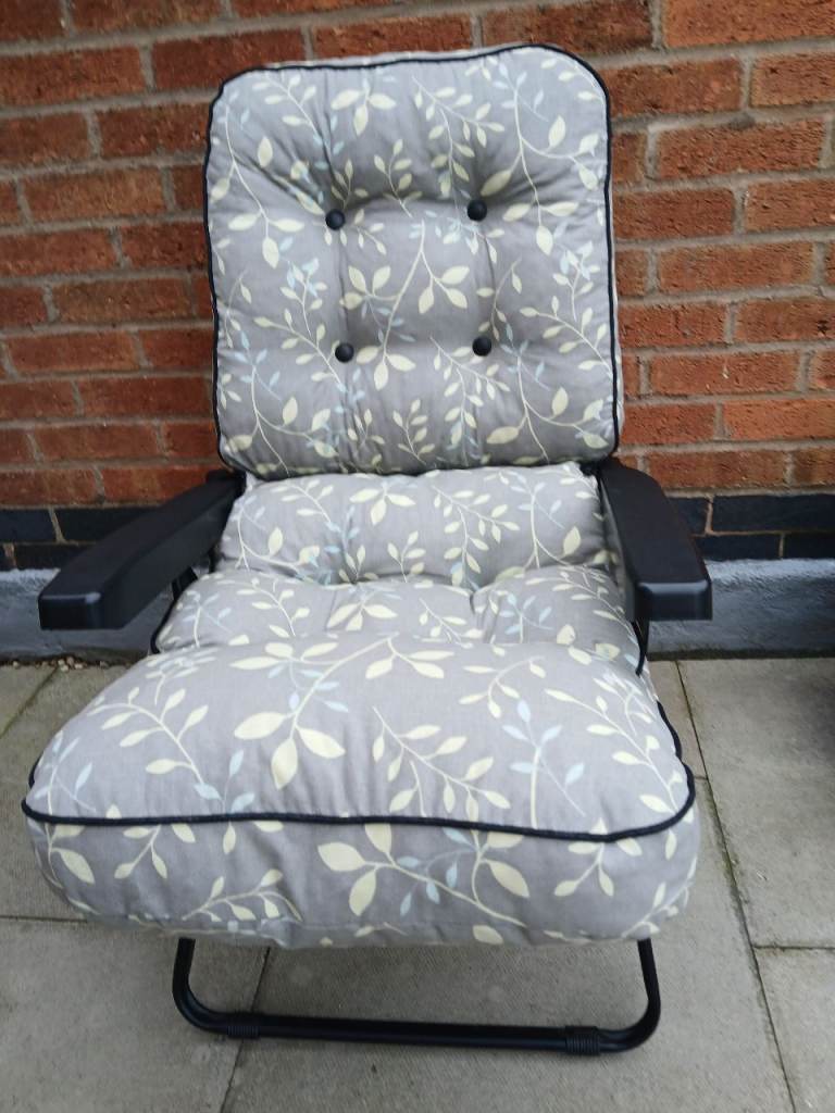 Padded garden / conservatory reclining chair 