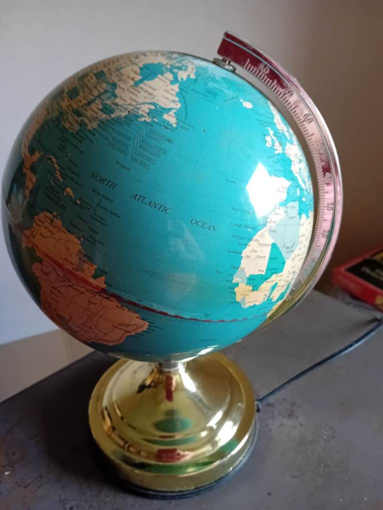 Vintage Light-Up World Globe – Good Condition
