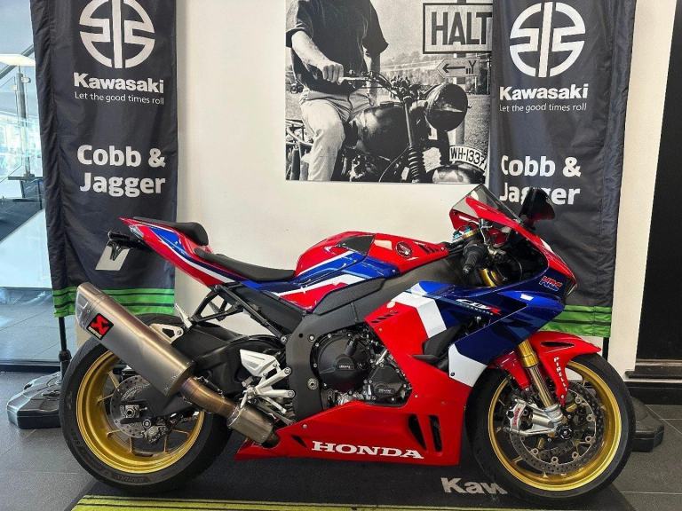 HONDA CBR1000RR-R SP-AKRAPOVIC TRACKWAY SILENCER-TAIL TIDY-CARBON TANK GUARDS