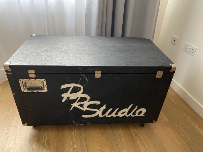 Wheeled Roadie trunk with handles