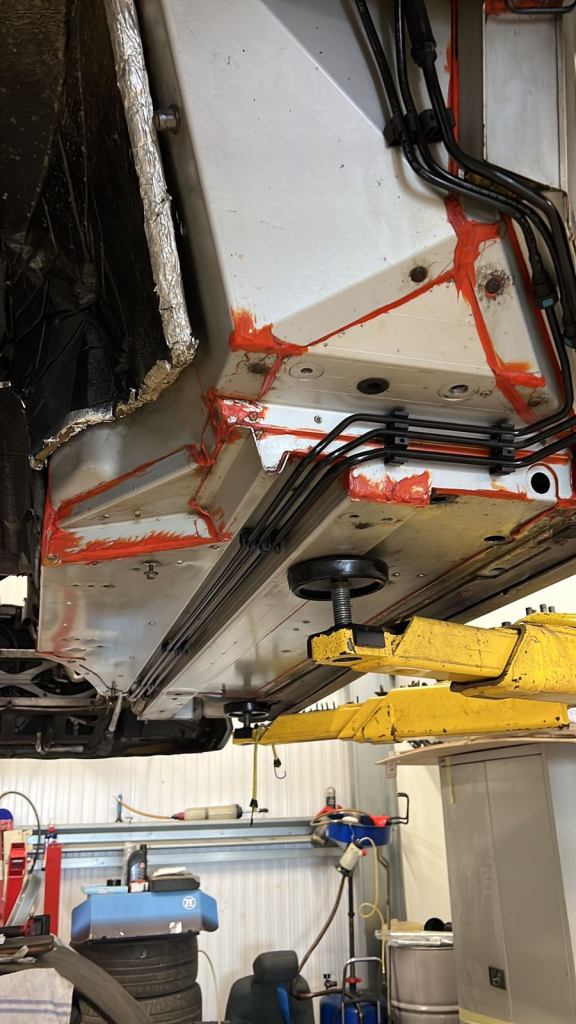 Aston Martin, DB9, Coupe, 2004, Semi-Auto, 5935 (cc), 2 doors