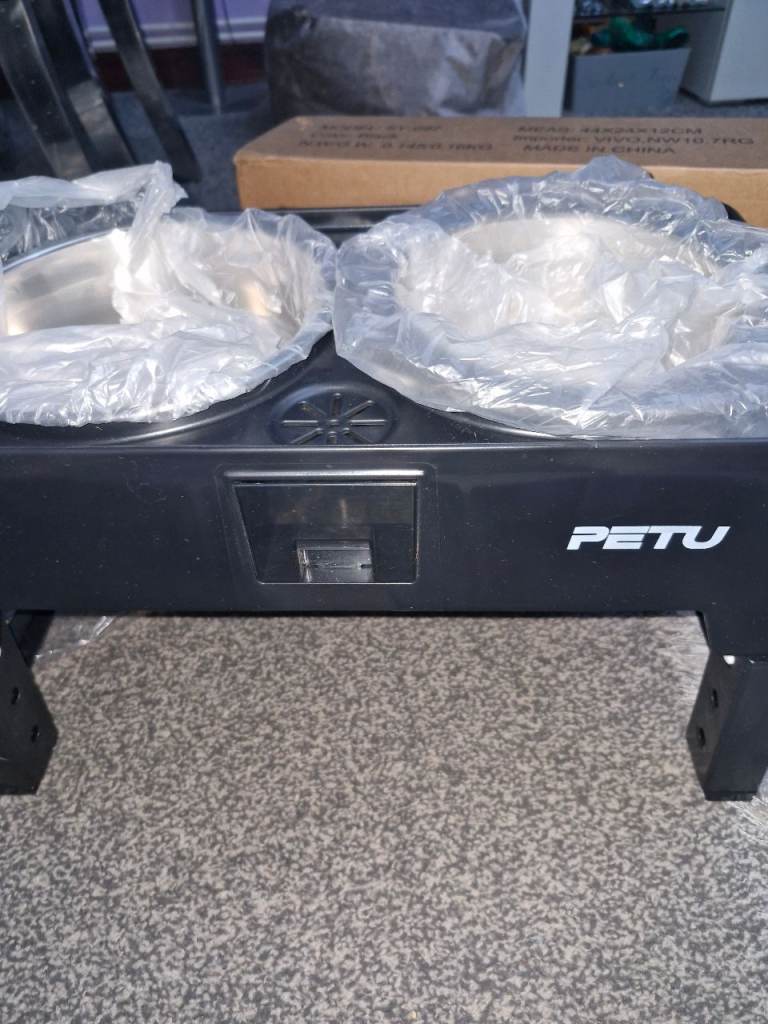 Brand new elevated dogs bowl feeder 