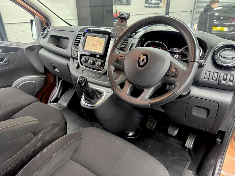 2020 Renault Trafic 2.0 dCi ENERGY 30 Sport Nav Crew Van LWB Euro 6 (s/s) 6dr WINDOW VAN Diesel M...
