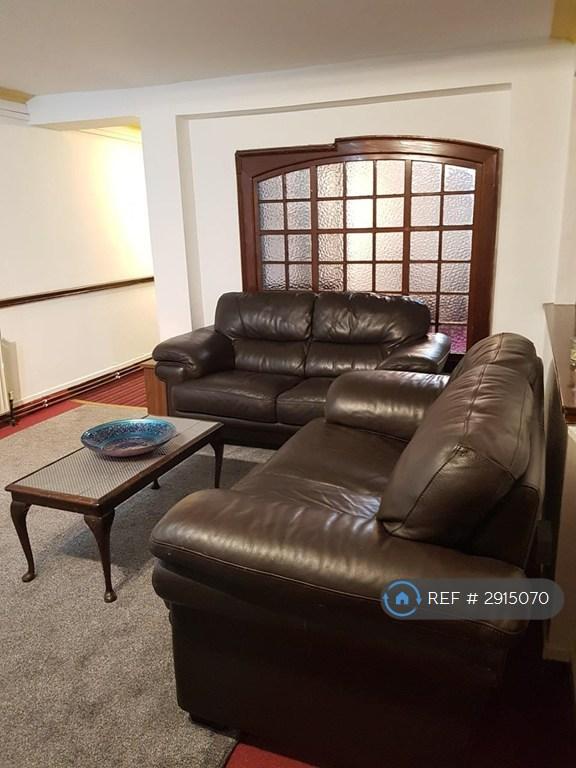 2 bedroom flat in Redlands Road, Glasgow, G12 (2 bed) (#2915070)