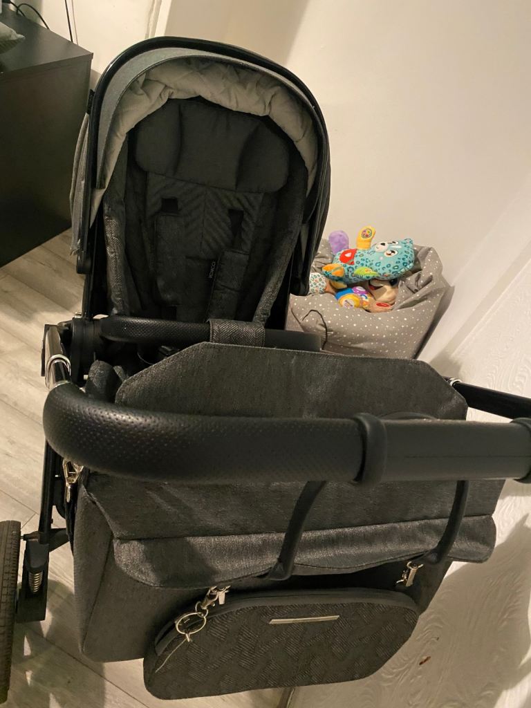 Venicci travel system 