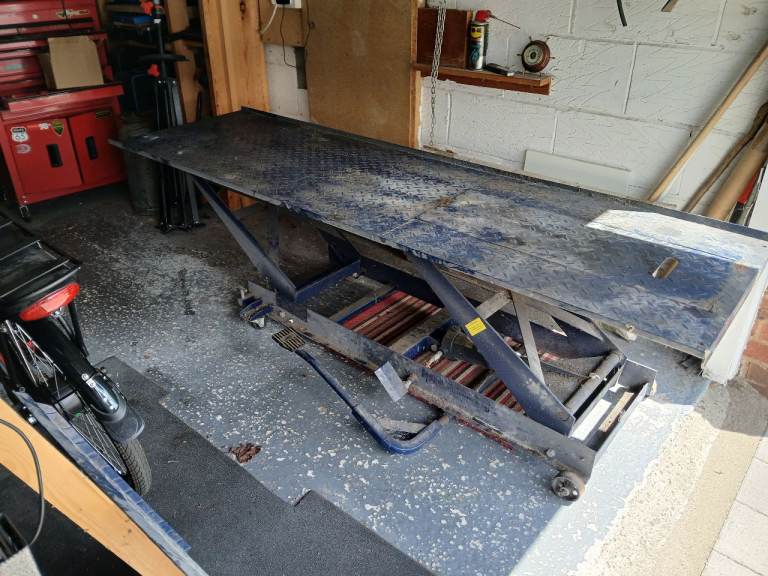 Motorcycle hydraulic ramp 