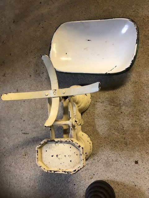 Kitchen scales and weights 