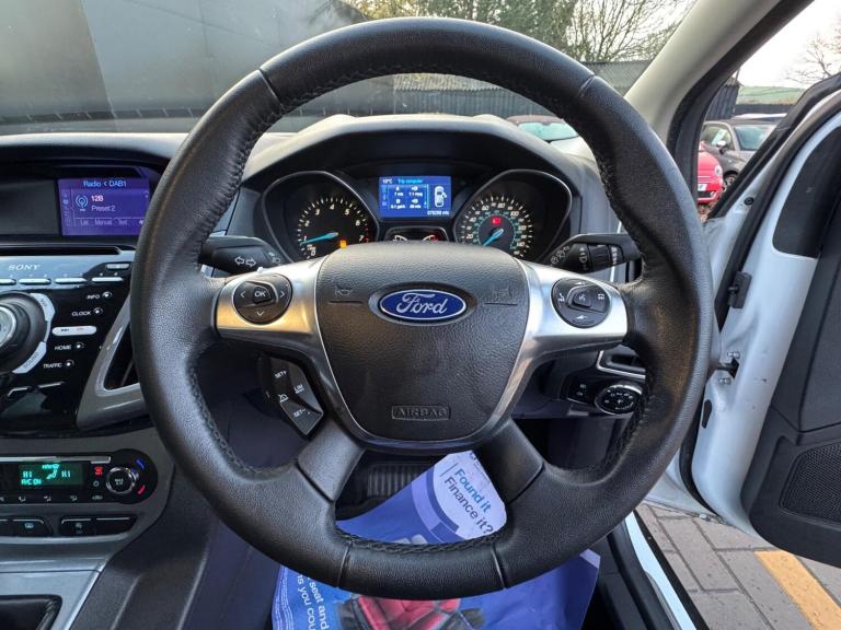 2013 Ford Focus 1.0 125 EcoBoost Titanium Navigator 5dr HATCHBACK PETROL Manual
