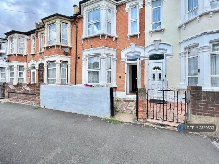 8 bedroom house in Byron Avenue, London, E12 (8 bed) (#2820893)