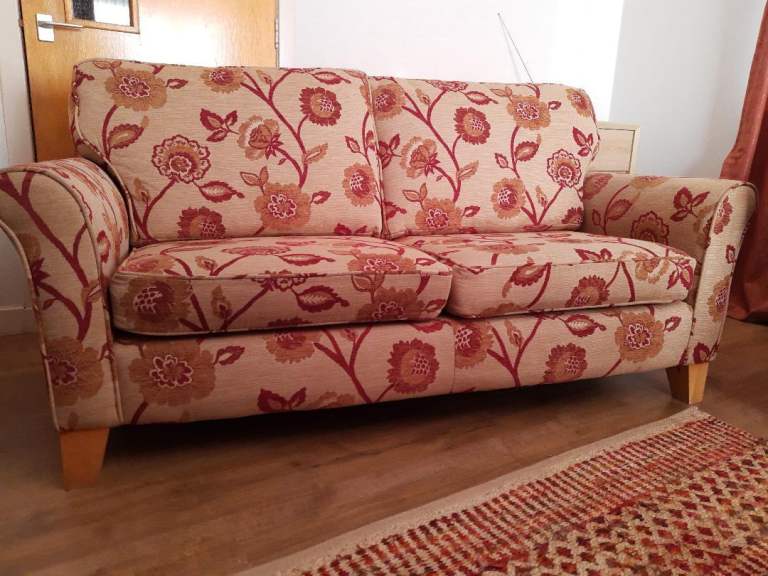 FREE BEECH CIRCULAR DINING TABLE AND 2 HIGH BACK CHAIRS