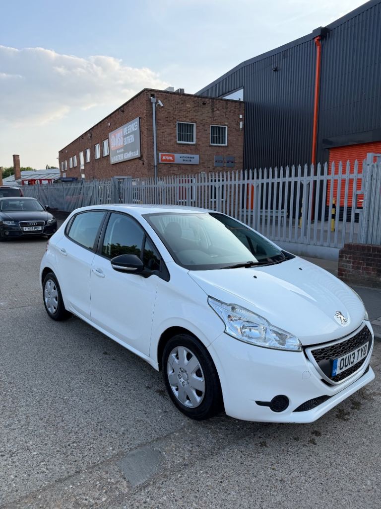 Peugeot, 208, Hatchback, 2013, Manual, 1199 (cc), 5 doors