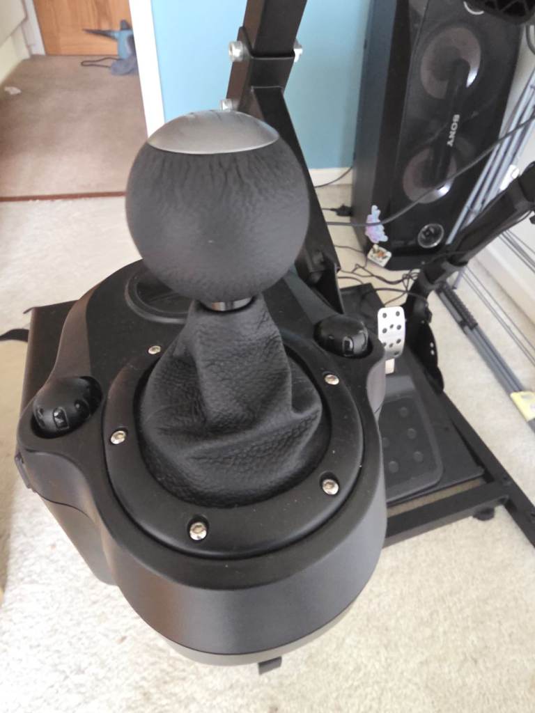 G29 STEERING WHEEL + PEDALS + SHIFTER + STAND. EXCELLENT CONDITION.