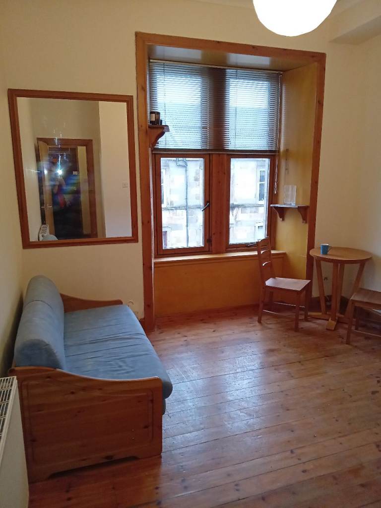 FURNISHED ONE BEDROOM FLAT - PARTICK WESTEND GLASGOW £1135 PCM - PETS WELCOMED.