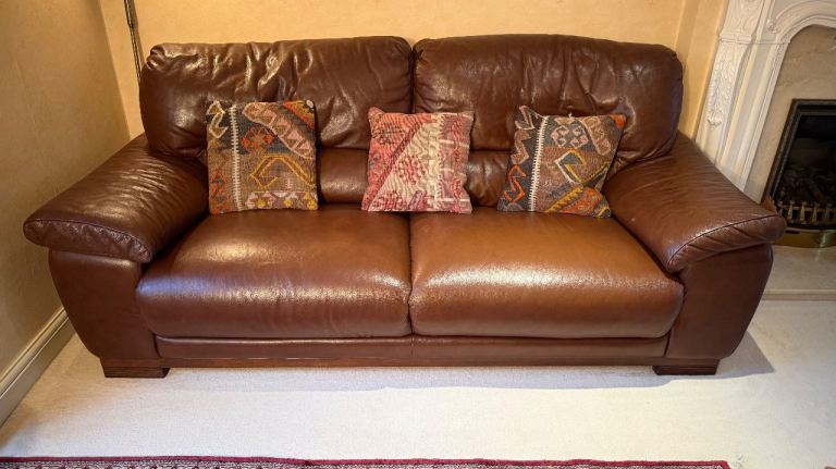 3 seater + 2 seater + foot stool Leather Sofa suite in excellent condition 