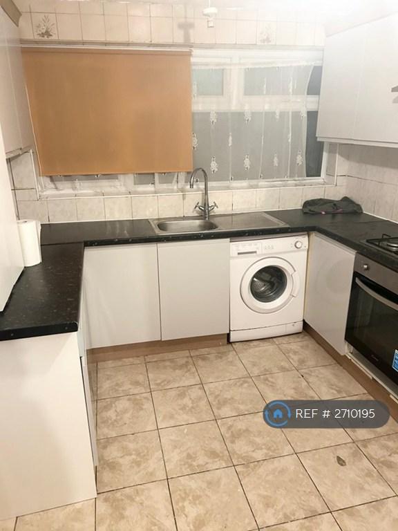 3 bedroom house in Chadwin Road, London, E13 (3 bed) (#2710195)