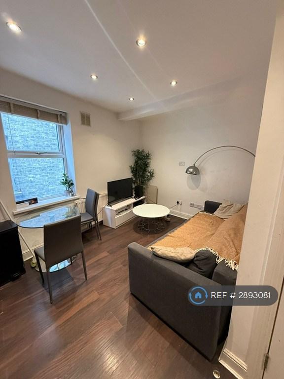 3 bedroom flat in Old Nichol Street, London, E2 (3 bed) (#2893081)