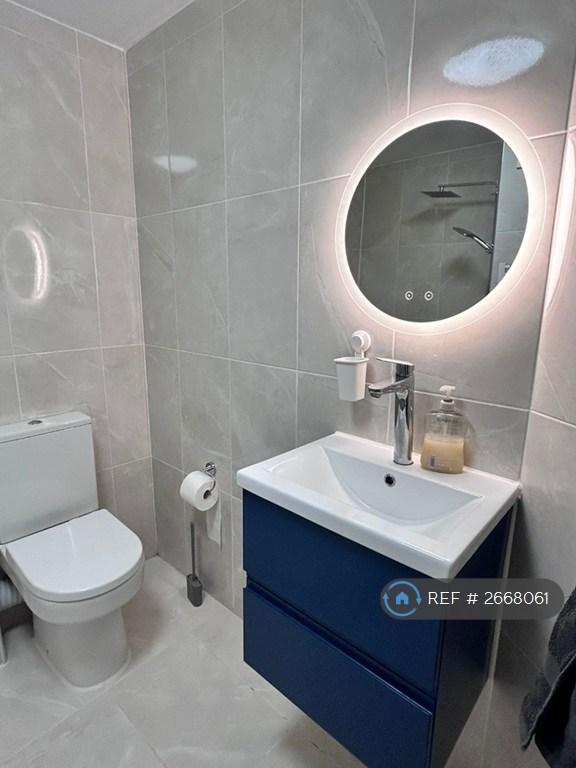 2 bedroom flat in Britten Close, London, NW11 (2 bed) (#2668061)