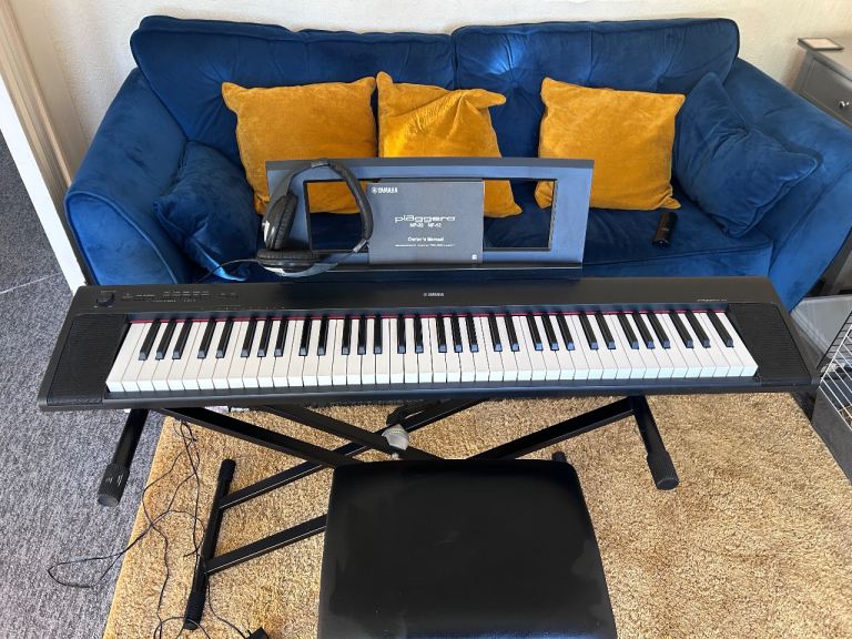 Yamaha Piaggero NP32 Keyboard & Stand