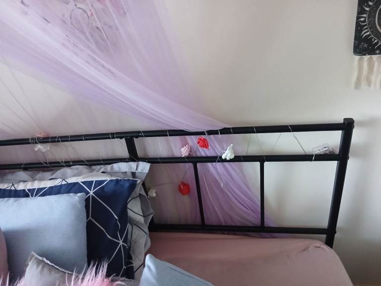 Double bed with mattresse