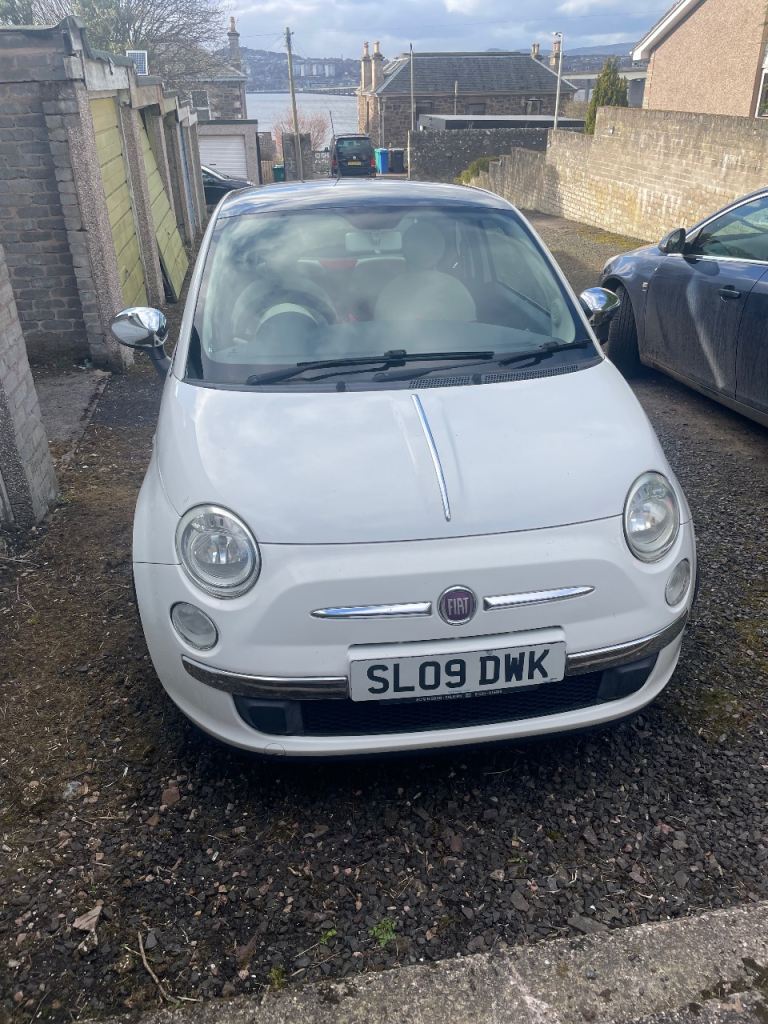 2009 Fiat 500 very low miles. Great runner 