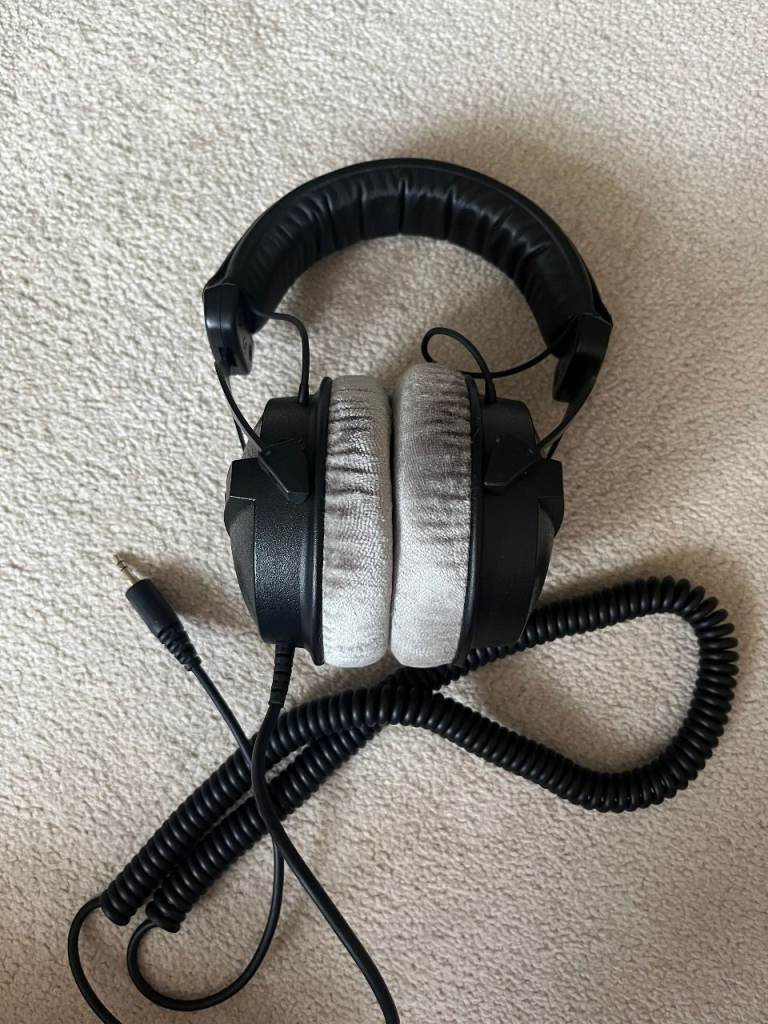 beyerdynamic DT 770 PRO Studio Headphones - 250 Ohm
