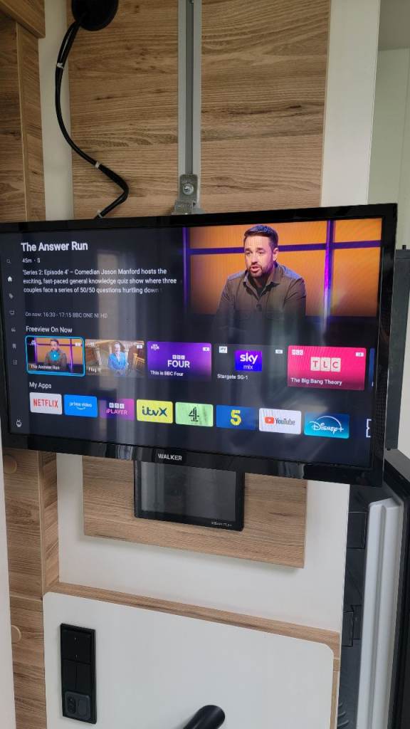 Walker 24 inch 12 volt Smart TV