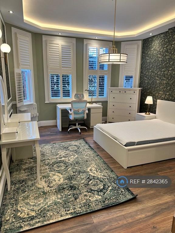 4 bedroom flat in West Kensington Mansions, London, W14 (4 bed) (#2842365)