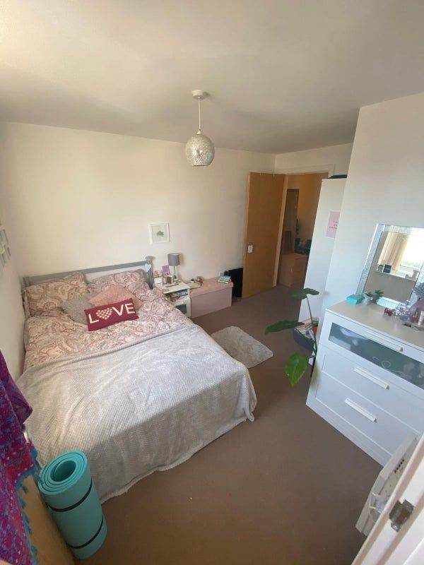 Double Room to Rent M1 2BH, Manchester City Centre – £725 PCM, Furnished, Balcony & Canal Views