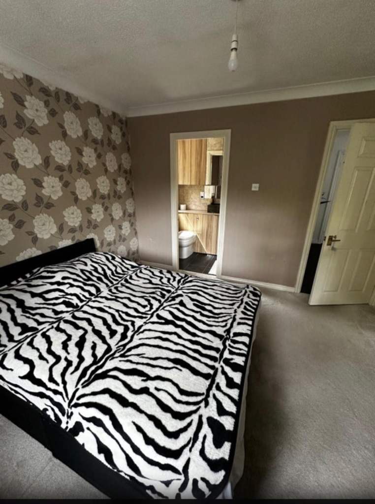 2 large Ensuite bedrooms available 