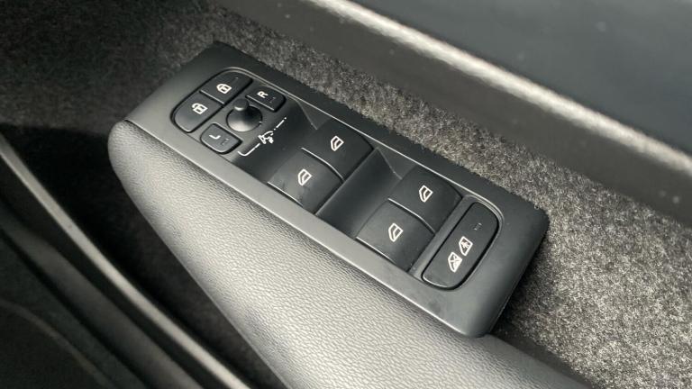 2024 Volvo XC40 2.0 B3P Ultra Dark 5dr Auto ESTATE PETROL Automatic